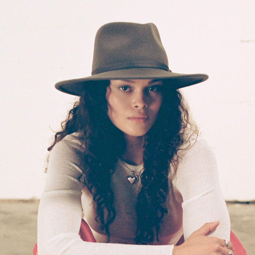 Sombrero Fedora Joanna plegable de fieltro de lana de Brixton - Gris Oscuro