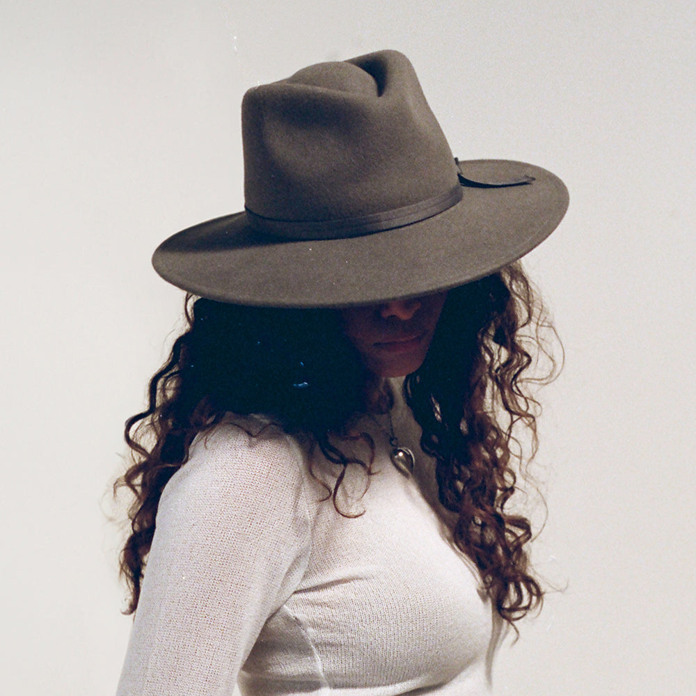 Sombrero Fedora Joanna plegable de fieltro de lana de Brixton - Gris Oscuro