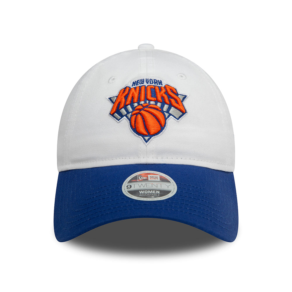 Gorra de béisbol 9TWENTY NBA White Crown New York Knicks para mujeres de New Era - Blanco-Azul Real