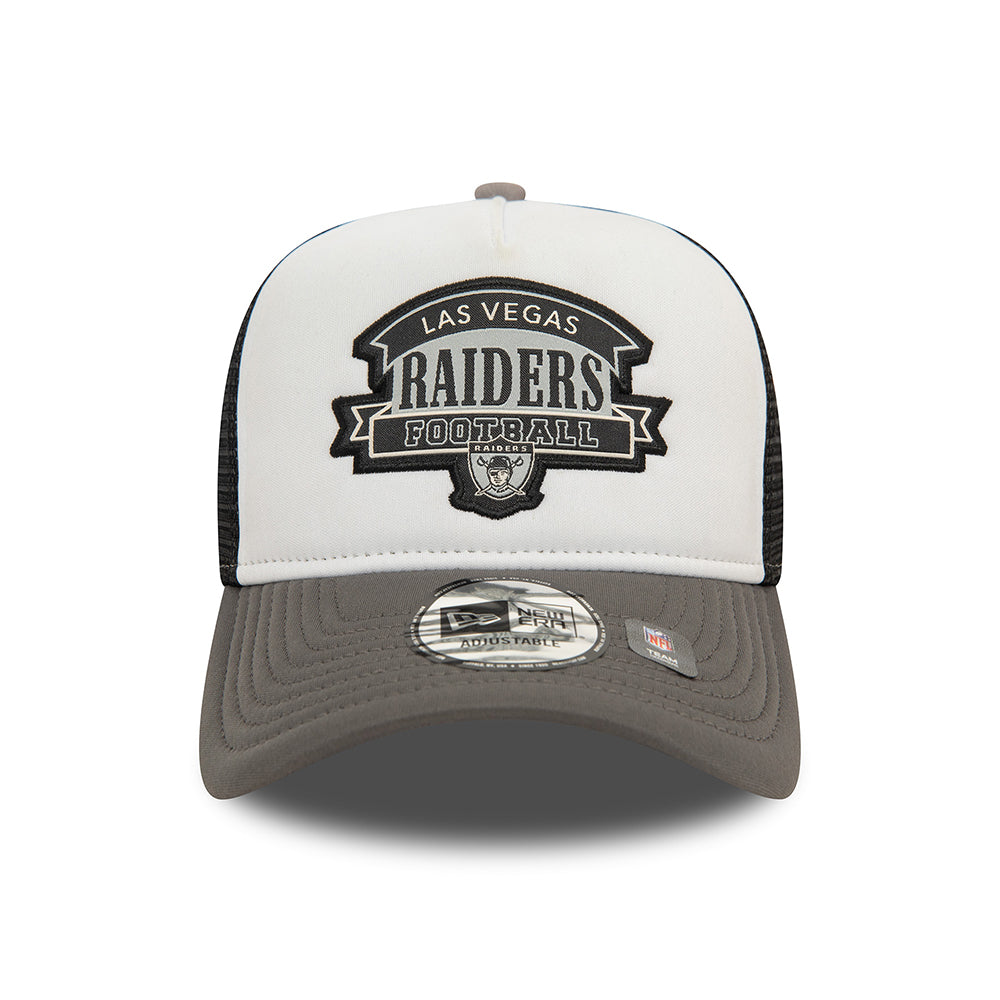 Gorra Trucker A-Frame NFL Retro Graphic Las Vegas Raiders de New Era - Blanco-Grafito-Negro