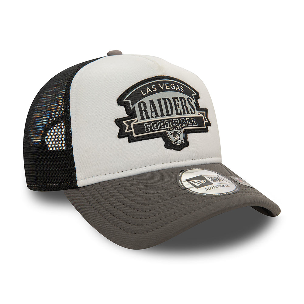 Gorra Trucker A-Frame NFL Retro Graphic Las Vegas Raiders de New Era - Blanco-Grafito-Negro