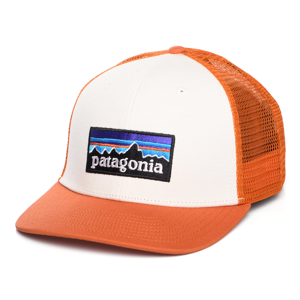 Gorra Trucker P-6 Logo de algodón orgánico de Patagonia - Blanco-Ladrillo