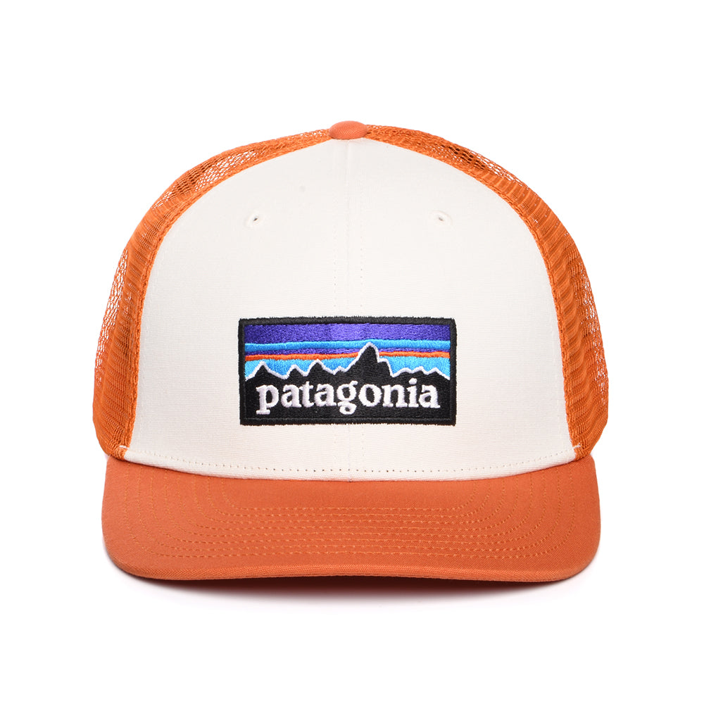 Gorra Trucker P-6 Logo de algodón orgánico de Patagonia - Blanco-Ladrillo