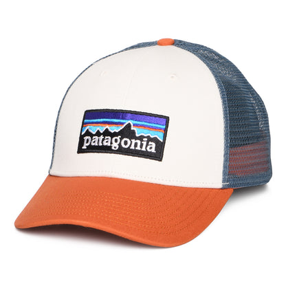 Gorra Trucker P-6 Logo LoPro de algodón orgánico de Patagonia - Blanco-Ladrillo-Azul Ahumado