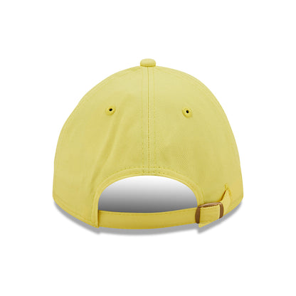 Gorra de béisbol 9TWENTY Script Casual Classic California de New Era - Amarillo