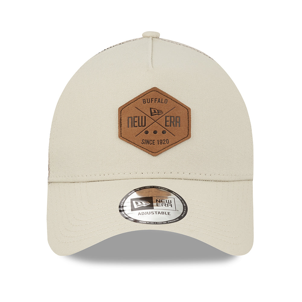 Gorra Trucker 9FORTY A-Frame Heritage Patch de New Era - Piedra